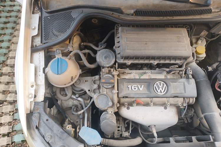 Used Volkswagen Polo 2011 1.4L Manual ZhiShang Edition Engine Bay Right