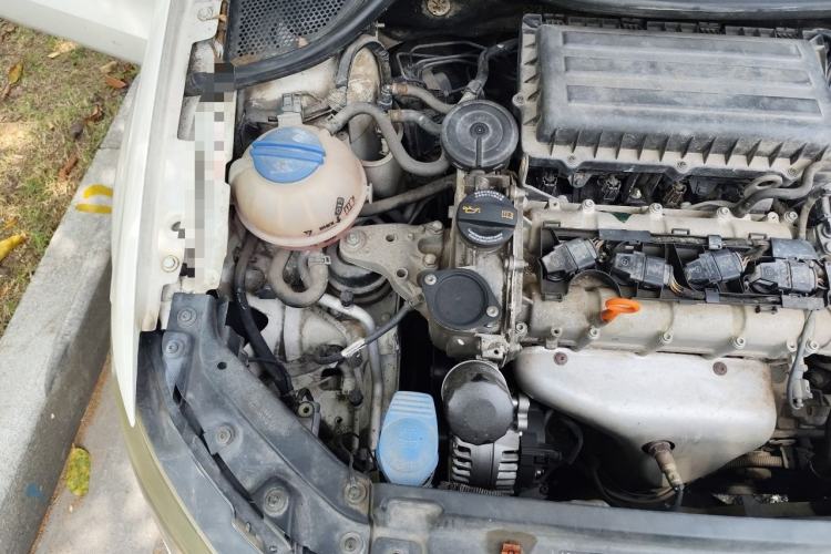 Used Volkswagen Polo 2011 1.6L Manual ZhiShang Edition Engine Bay Right