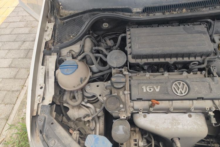 Used Volkswagen Polo 2011 1.6L Automatic ZhiKu Edition Engine Bay Right