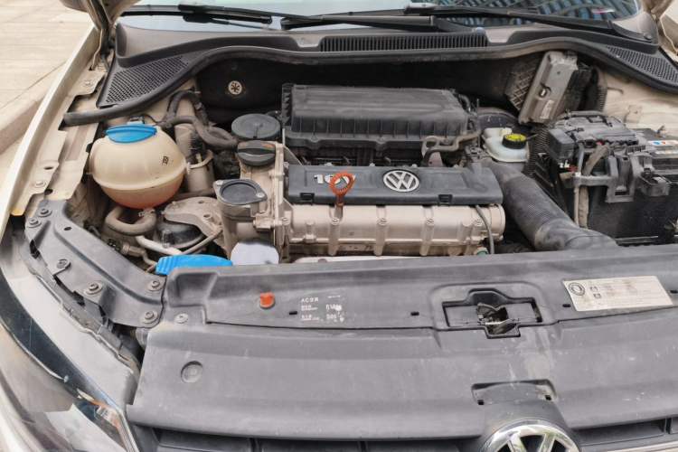 Used Volkswagen Polo 2011 1.6L Automatic ZhiShang Version Engine Bay Right