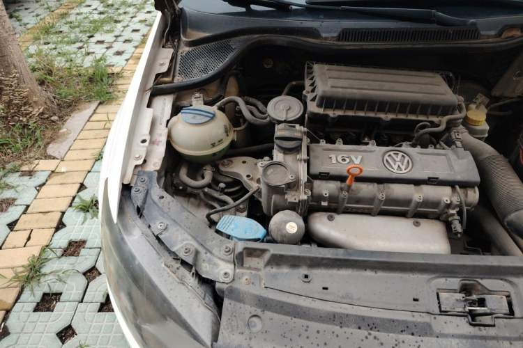 Used Volkswagen Polo 2011 1.6L Manual ZhiShang Edition Engine Bay Right