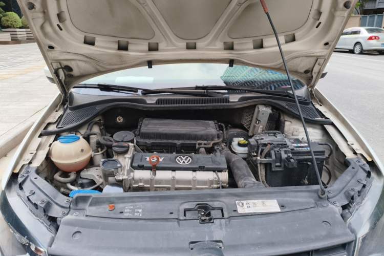 Used Volkswagen Polo 2011 1.6L Automatic ZhiShang Version Engine Bay
