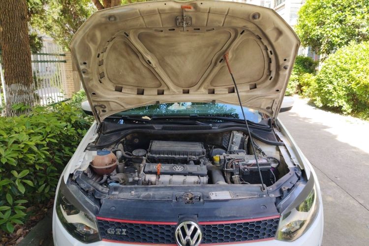 Used Volkswagen Polo 2011 1.6L Automatic ZhiKu Edition Engine Bay