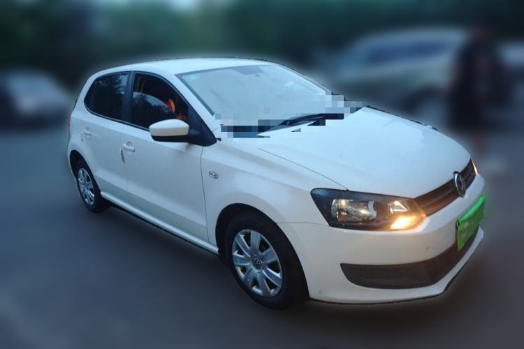 Used Volkswagen Polo 2011 1.4L Manual ZhiLe Edition Front Right 45 Deg