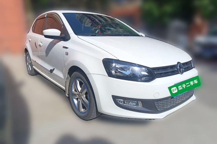 Used Volkswagen Polo 2011 1.6L Manual ZhiShang Edition Front Right 45 Deg