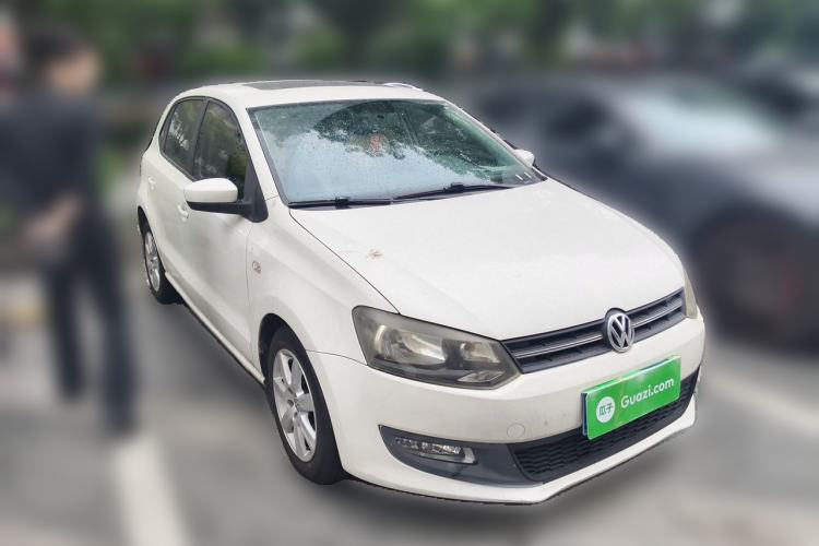 Used Volkswagen Polo 2011 1.6L Automatic ZhiKu Edition Front Right 45 Deg