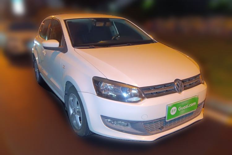 Used Volkswagen Polo 2011 1.6L Manual ZhiShang Edition Front Right 45 Deg