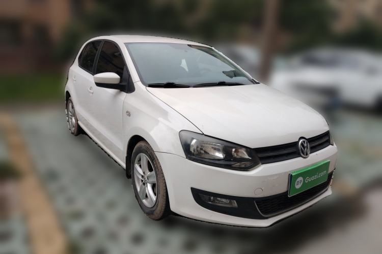 Used Volkswagen Polo 2011 1.6L Manual ZhiShang Edition Front Right 45 Deg