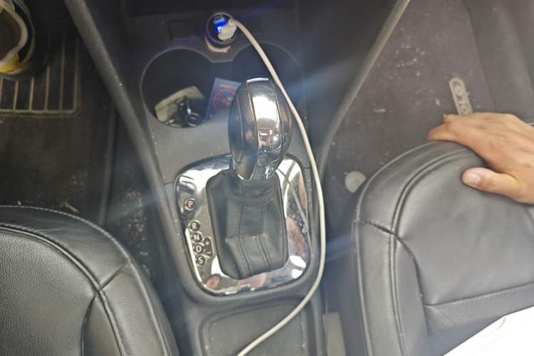 Used Volkswagen Polo 2011 1.6L Automatic ZhiKu Edition Gear Lever