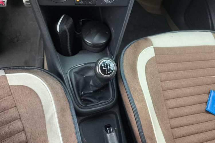 Used Volkswagen Polo 2011 1.4L Manual ZhiLe Edition Gear Lever