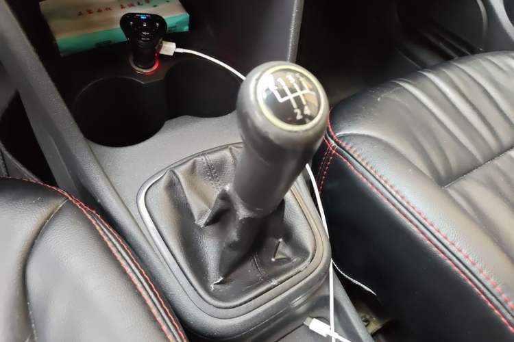Used Volkswagen Polo 2011 1.6L Manual ZhiShang Edition Gear Lever