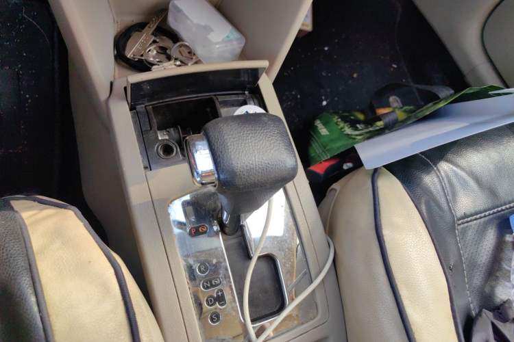 Used Volkswagen Polo 2011 Jingqu 1.6L Automatic Siku Edition Gear Lever