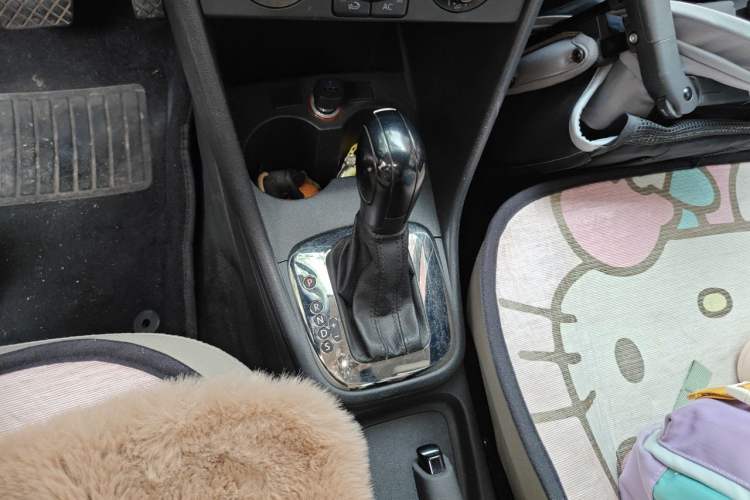 Used Volkswagen Polo 2011 1.6L Automatic ZhiShang Version Gear Lever