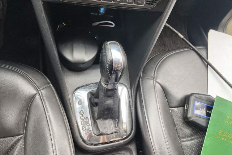 Used Volkswagen Polo 2011 1.6L Automatic ZhiKu Edition Gear Lever