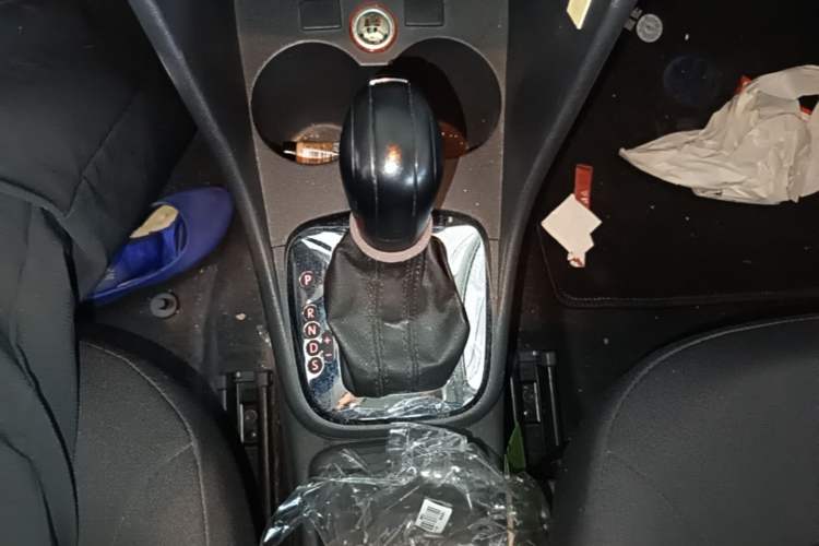 Used Volkswagen Polo 2011 1.6L Automatic ZhiShang Version Gear Lever