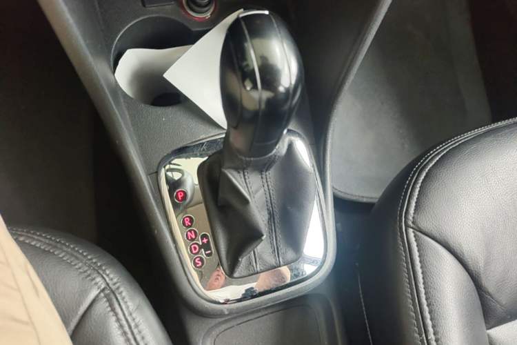 Used Volkswagen Polo 2011 1.6L Automatic ZhiShang Version Gear Lever