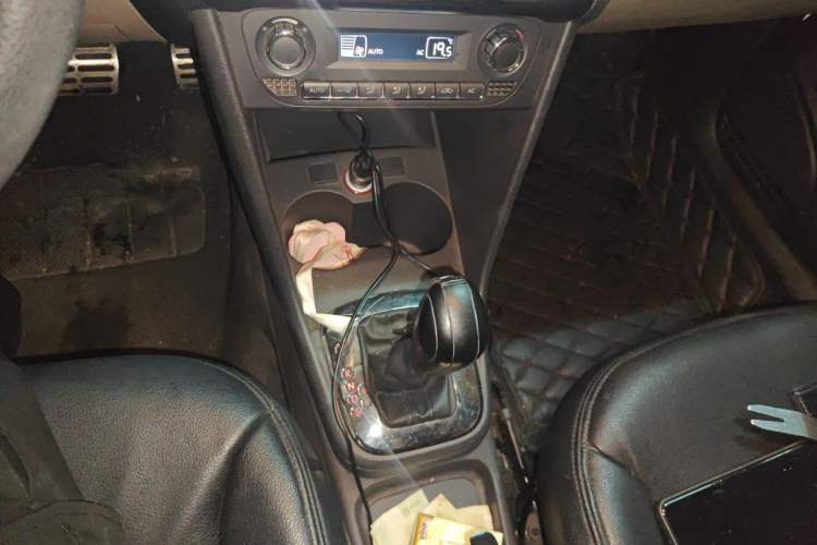 Used Volkswagen Polo 2011 1.4L Automatic ZhiCool Edition Gear Lever