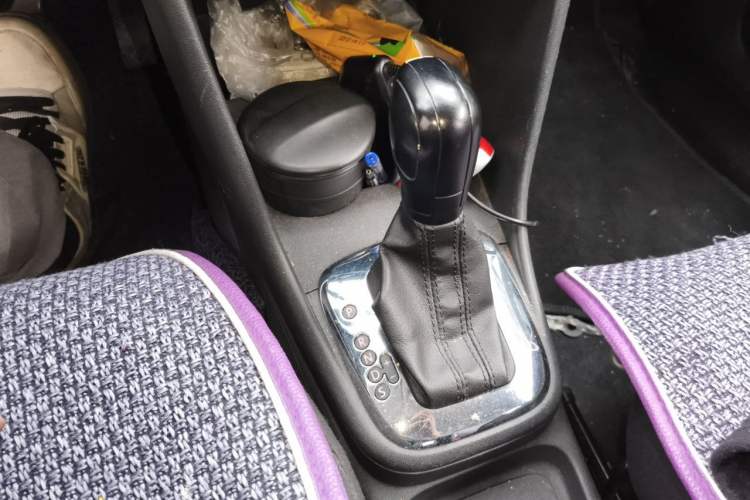 Used Volkswagen Polo 2011 1.6L Automatic ZhiShang Version Gear Lever