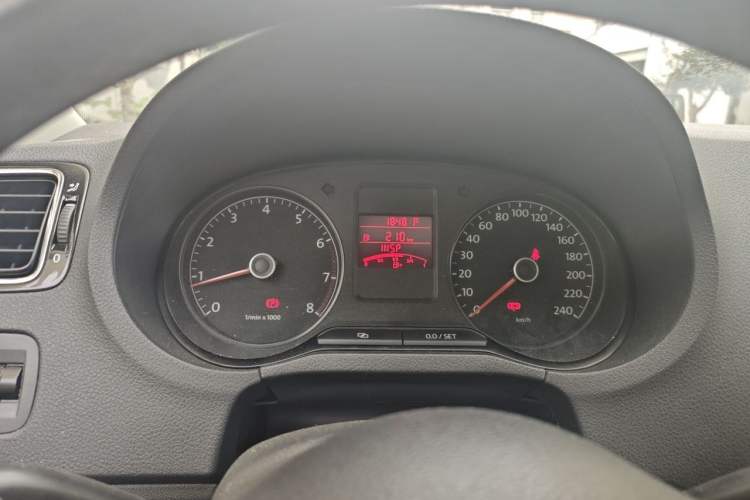 Used Volkswagen Polo 2011 1.6L Automatic ZhiKu Edition Instrument Cluster