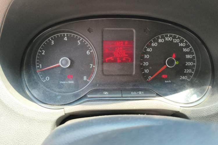 Used Volkswagen Polo 2011 1.6L Automatic ZhiShang Version Instrument Cluster