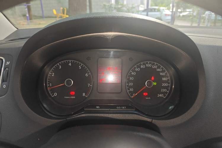 Used Volkswagen Polo 2011 1.6L Automatic ZhiShang Version Instrument Cluster