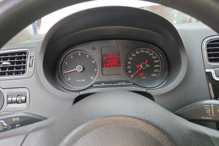 Used Volkswagen Polo 2011 1.6L Automatic ZhiShang Version Instrument Cluster