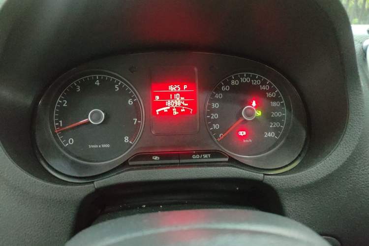 Used Volkswagen Polo 2011 1.6L Automatic ZhiShang Version Instrument Cluster