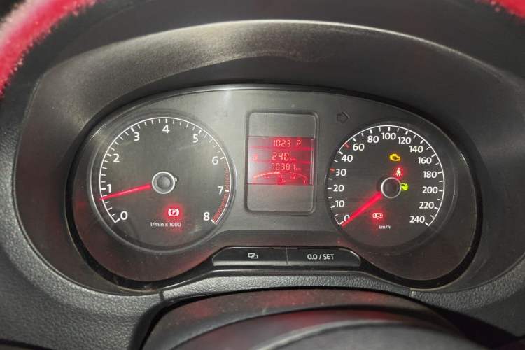Used Volkswagen Polo 2011 1.6L Automatic ZhiShang Version Instrument Cluster