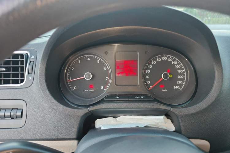 Used Volkswagen Polo 2011 1.6L Automatic ZhiKu Edition Instrument Cluster