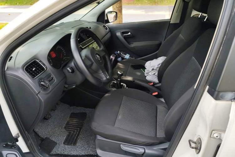 Used Volkswagen Polo 2011 1.6L Manual ZhiShang Edition Left Front Seat