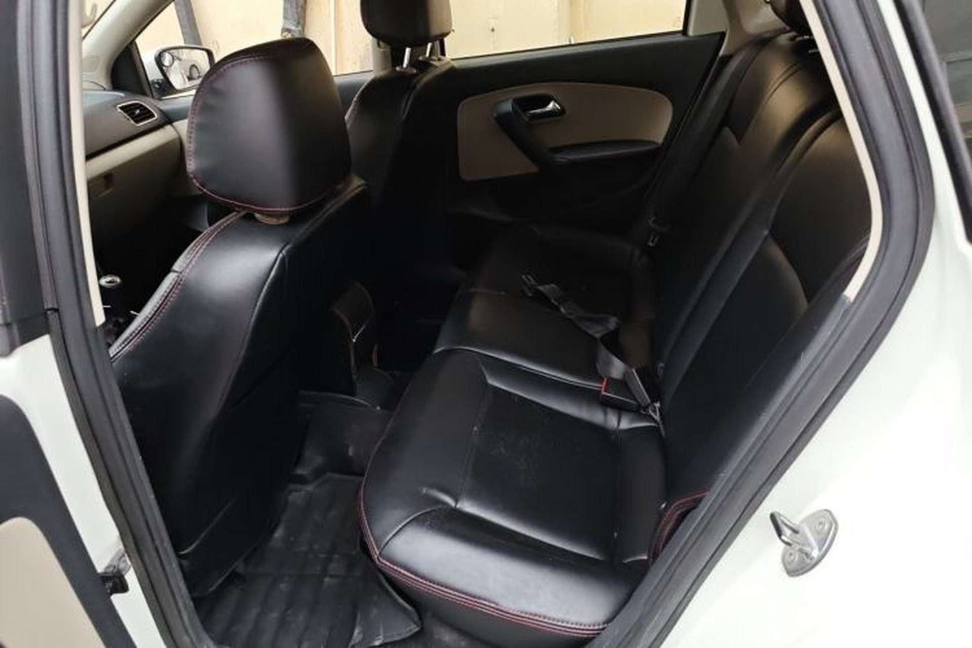 Used Volkswagen Polo 2011 1.6L Manual ZhiShang Edition Left Rear Seat