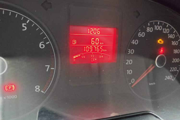 Used Volkswagen Polo 2011 1.6L Manual ZhiShang Edition Odometer Close Up