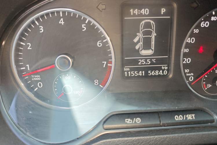 Used Volkswagen Polo 2011 1.6L Automatic ZhiShang Version Odometer Close Up