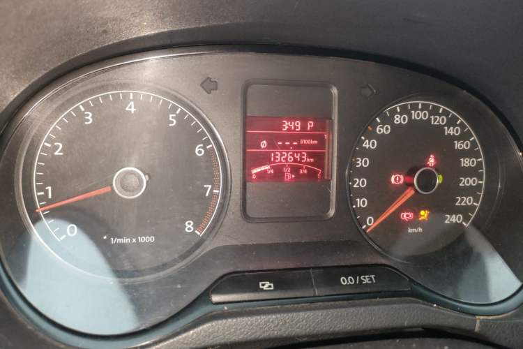 Used Volkswagen Polo 2011 1.6L Automatic ZhiShang Version Odometer Close Up