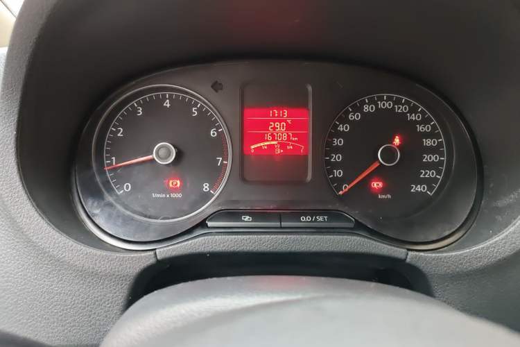 Used Volkswagen Polo 2011 1.6L Manual ZhiShang Edition Odometer Close Up