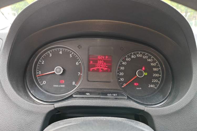 Used Volkswagen Polo 2011 1.4L Automatic ZhiShang Version Odometer Close Up