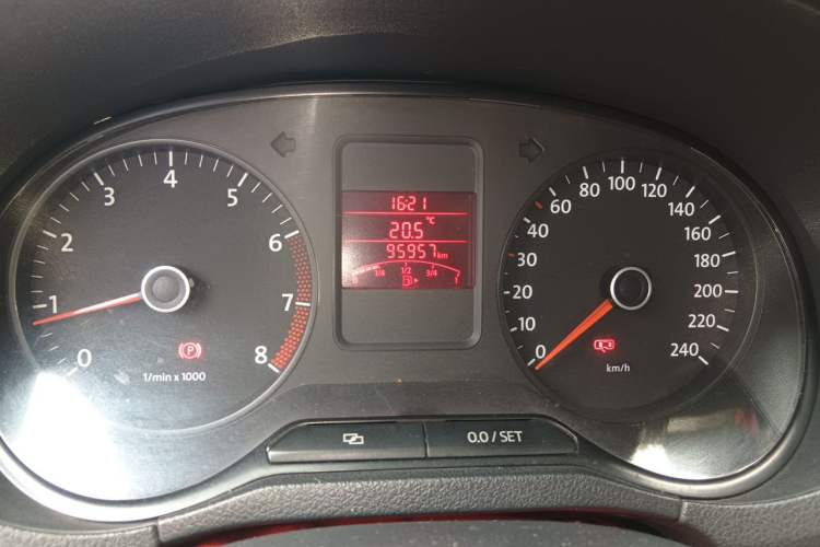 Used Volkswagen Polo 2011 1.4L Manual ZhiLe Edition Odometer Close Up