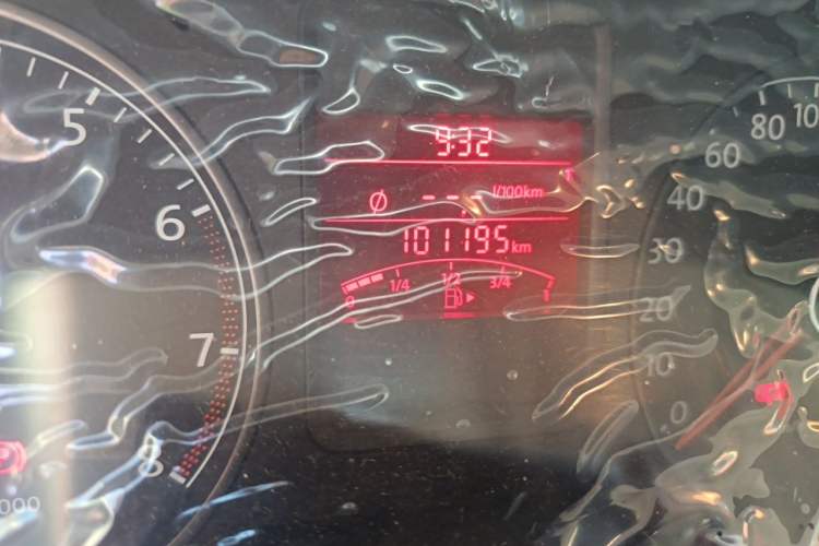 Used Volkswagen Polo 2011 1.6L Manual ZhiShang Edition Odometer Close Up