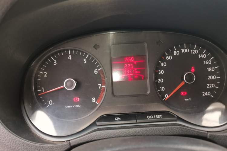 Used Volkswagen Polo 2011 1.4L Manual ZhiLe Edition Odometer Close Up