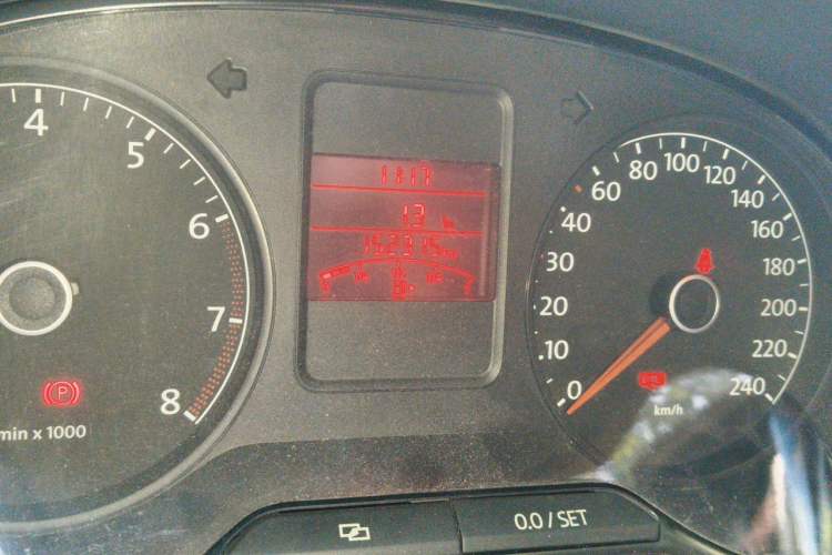 Used Volkswagen Polo 2011 1.6L Manual ZhiShang Edition Odometer Close Up