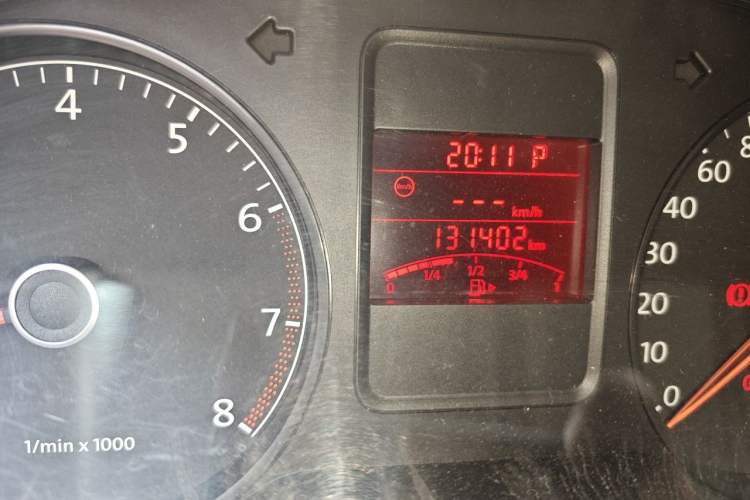 Used Volkswagen Polo 2011 1.6L Automatic ZhiShang Version Odometer Close Up