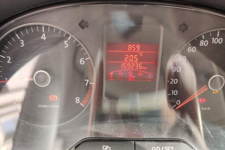 Used Volkswagen Polo 2011 1.4L Manual ZhiLe Edition Odometer Close Up