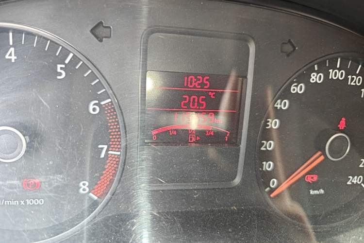 Used Volkswagen Polo 2011 1.4L Manual ZhiLe Edition Odometer Close Up