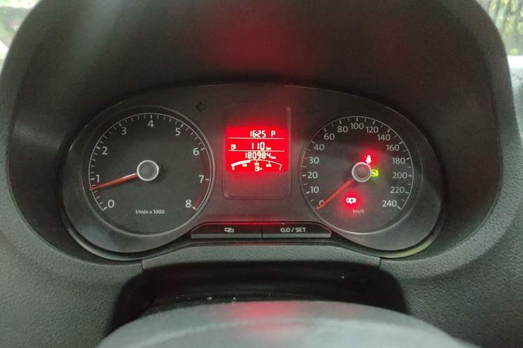 Used Volkswagen Polo 2011 1.6L Automatic ZhiShang Version Odometer Close Up