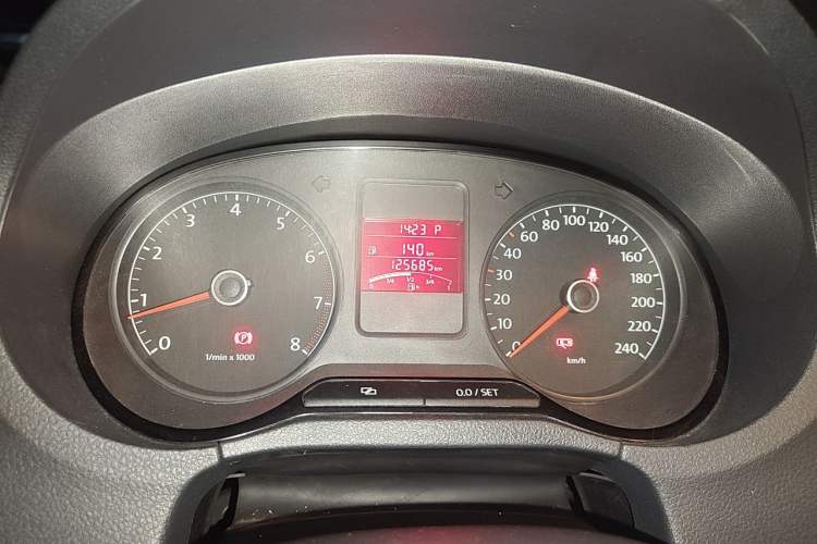 Used Volkswagen Polo 2011 1.4L Automatic ZhiShang Version Odometer Close Up