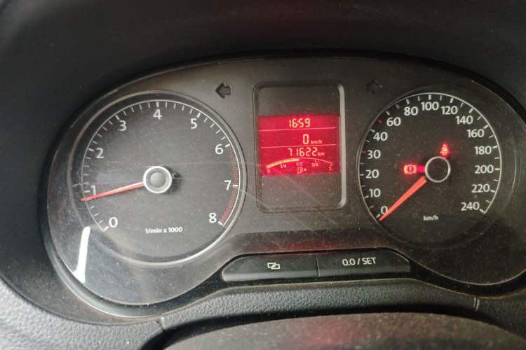 Used Volkswagen Polo 2011 1.6L Manual ZhiShang Edition Odometer Close Up