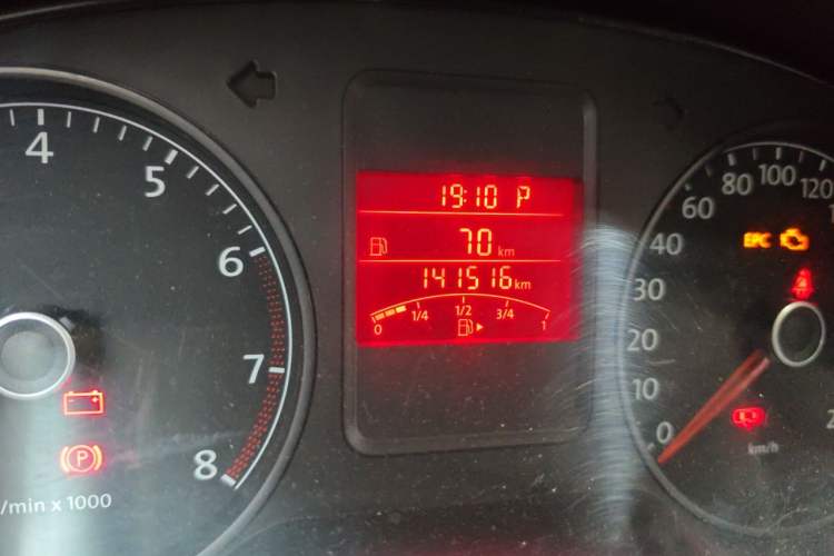 Used Volkswagen Polo 2011 1.4L Automatic ZhiShang Version Odometer Close Up