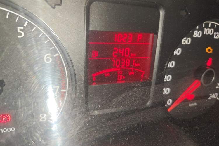 Used Volkswagen Polo 2011 1.6L Automatic ZhiShang Version Odometer Close Up