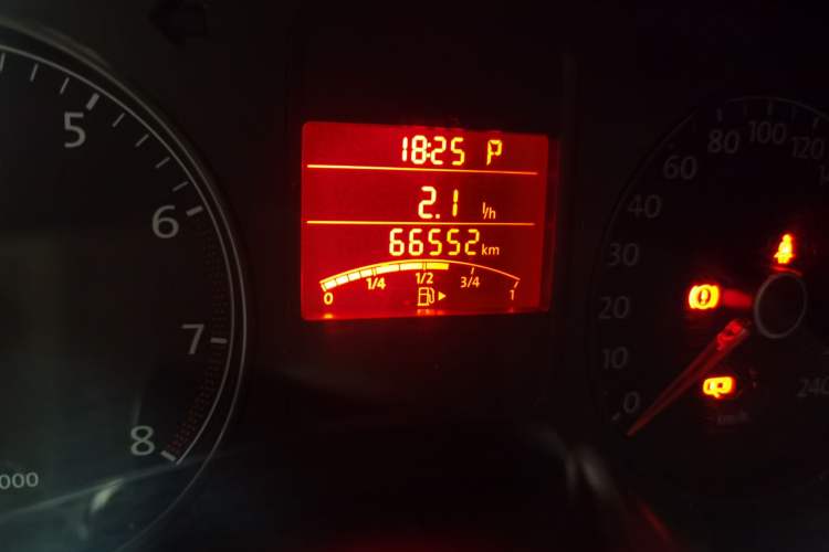 Used Volkswagen Polo 2011 1.4L Automatic ZhiShang Version Odometer Close Up