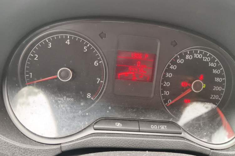Used Volkswagen Polo 2011 1.6L Automatic ZhiKu Edition Odometer Close Up